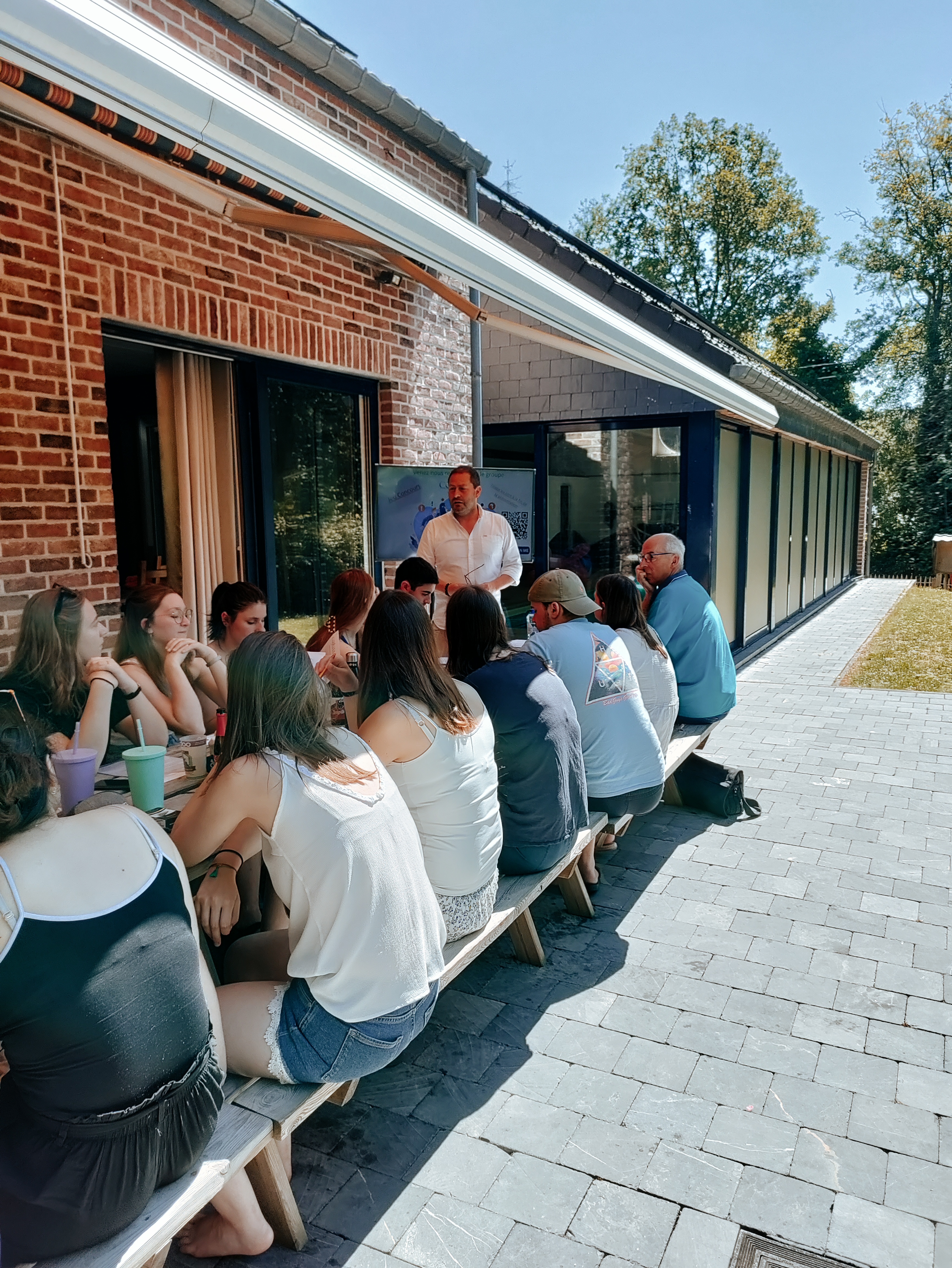 Présentation COGESTA en terrasse, déjeuner intimiste