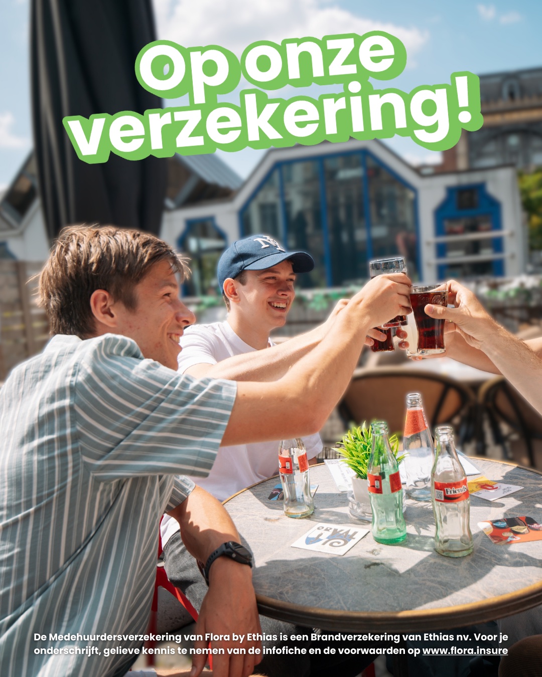 Flora — Op onze verzekering! Étudiants qui trinquent en terrasse