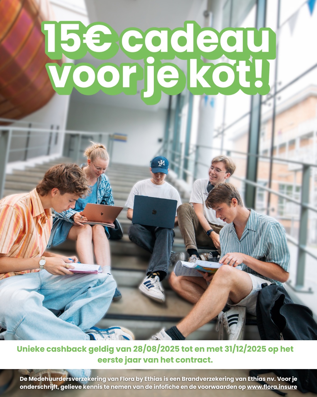Flora — 15€ cadeau voor je kot! Étudiants dans les escaliers du campus