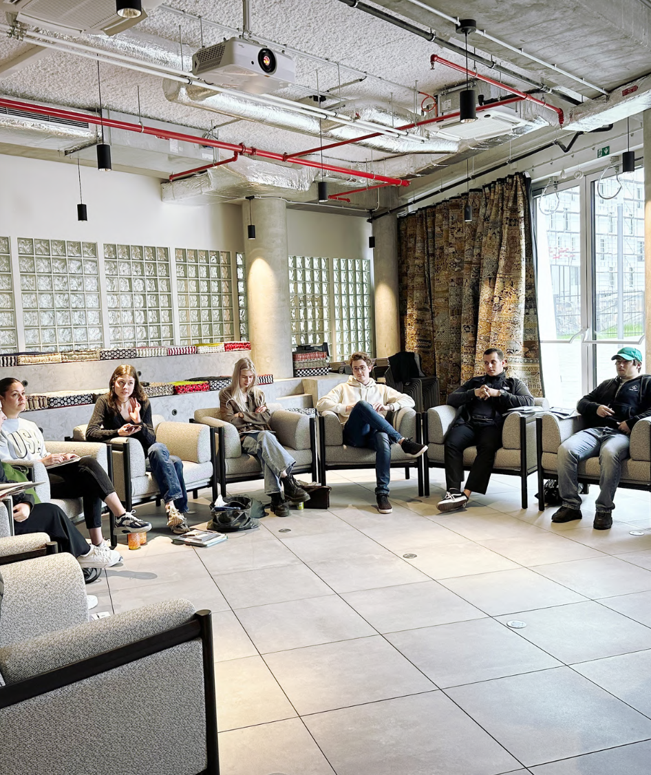 Le focus group MC, 10 jeunes réunis en cercle pour une journée d'échange