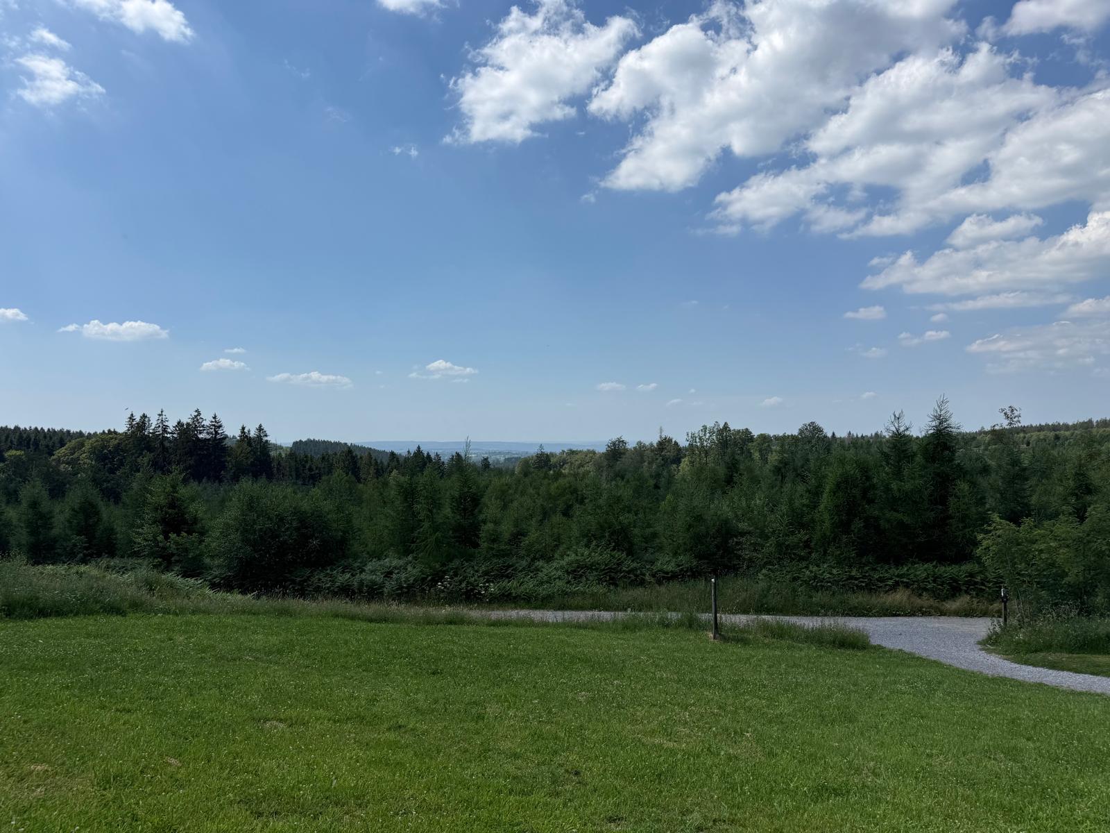Vue panoramique sur la campagne depuis la brasserie Peak